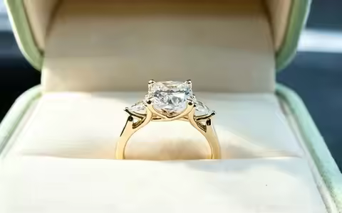2.0Ct Cushion Cut Lab Grown Diamond Engagement Ring E Color VS1 Clarity With IGI Certificate 18K 14K