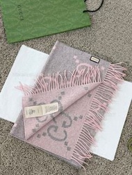 👏意大利直送 GUCCI 雙G羊絨提花圍巾 雙面可用 粉色灰色 頸巾 Cashmere Intarsia Fringe Scarf/neckerchief 男女同款 生日禮物 聖誕禮物 新年禮物 免運