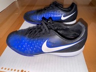 Nike football shoes 足球鞋石地硬地平底鞋size 38.5  小童NIKE MAGISTAX ONDA II IC DARK LIGHTNING PACK - BLACK/WHIT