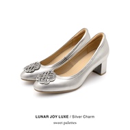 Sweet Palettes รองเท้าหนังแกะ Lunar Joy Luxe Silver Charm