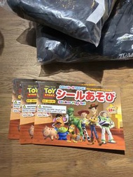 Toy Story 貼紙遊戲書