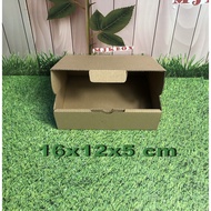 Cardboard box Size 16 x 12 x 5 cm......Die Cut Pizza/