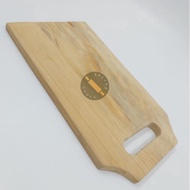 SQUARE CUTTING BOARD 27 X 16 CM