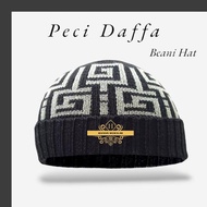 DI100 >> Handmade knitted adult beanie hat