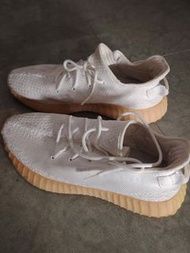 Adidas Yeezy Boost 350 V2 白色運動鞋
