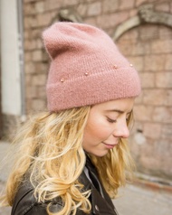 馬海毛毛線帽，鑲嵌施華洛世奇水晶。玫粉色針織帽