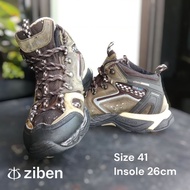 OUTDOOR SHOES SIZE 41