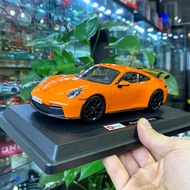 Mô hình xe Porsche 911 GT3 tỉ lệ 1:24 Bburago kèm đế