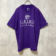เสื้อยืดแขนสั้นพิมพ์ลาย Russell NCAA University of Kansas American Football สีม่วง ไซส์ XL