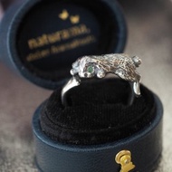 回眸垂耳兔戒指 祖母綠