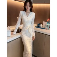 Yueyue YY Winter 2025 Fashion Dress - Long-Sleeved V-Neck Lace