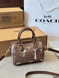 Coach 史努比 mini Rowan 新款蔻馳枕頭包
