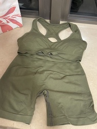 Alphalete Amplify Sports Bra & Shorts Set