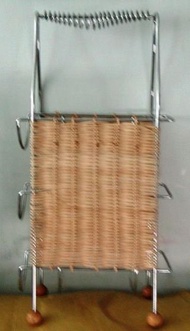 曾使用 長方形屋型 不鏽鋼架 籐織外圍 盛酒架 存酒座 used Rectangular Hut Shape Wine Stand