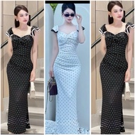 S60- Bodycon dress made of elastic, with muts