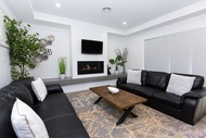 Rumah m² dengan 4 bilik tidur dan 2 bilik mandi peribadi di Wagga Wagga North (TWO TEN Sleeps 10 -