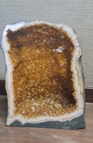 天然黃水晶洞