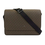 กระเป๋าสะพาย MICHAEL KORS แท้ Coated Canvas ลาย Signature สายผ้า ปรับสายได้ ใบใหญ่ ใส่ Laptop, A4 ได้  MICHAEL KORS 37U9LHRM2B MEN HARRISON LAPTOP MESSENGER CROSSBODY BAG