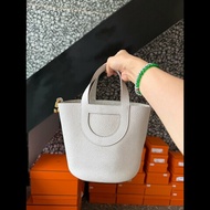 Hermes in the loop 18
Taurillon