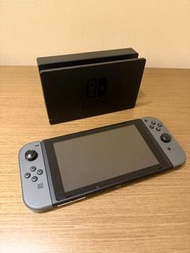 Nintendo Switch 主機 + 底座