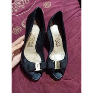 100% Authenthic SALVATORE FERRAGAMO Bow Buckle Logo Peep Toe Shoes Heels Made in Italy DESIGNER SHOE