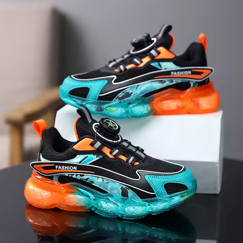 A pair of children's four-season mesh sport shoes, soft, comfortable, wear-resistant casual shoes, s