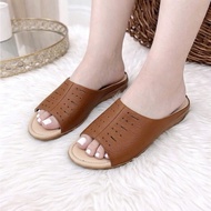 DA49B - Middle-aged Women's Sandals VAN CHI HOUSE Made of Soft Cowhide with Exquisite Patterns