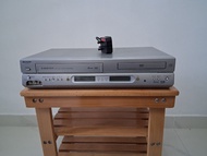 放售 Sharp DV-NC80W VCR And DVD Combination 錄影機,(VCR And DVD 錄影機巳經損壞,不能操作)