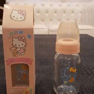 hello kitty玻璃奶瓶(120ml ，無附奶嘴，每次使用皆用紫消器消菌)原價150元，賣30元，高雄高應大歡迎面交