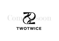 Twotwice - Empowered Era Tee - เสื้อยืดแขนสั้น ผ้านุ่มมาก มีโลโก้ปักข้างตัว