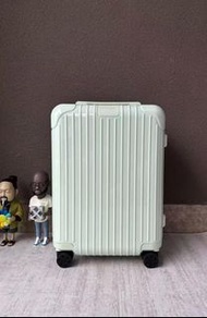 Rimowa Essential Cabin 21寸登機箱
