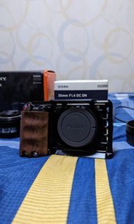 Sony a6500 with small rig cage, Sony 16-50 PZ, e-mount, aps-c