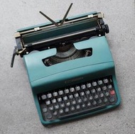 墨西哥製【 Olivetti 】LETTERA 32鐵殼打字機 