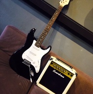 กีต้าร์ไฟฟ้า McQueen พร้อม  ตู้แอมป์ OverDrive 15 W