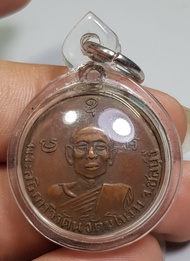 เหรียญกลมครึ่งองค์พระอธิการวิรัตน์วัดมโนรมย์จังหวัดชลบุรีหลังพระพุทธชินราช อนุสรณ์ในงานหล่อพระประธาน