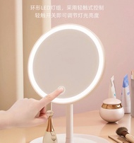 18.5cm x 26.5cm 智能led鏡 智能led化妝鏡 感應式 touch 感應式著燈鏡 light mirror 著燈 led燈 可調整角度 著燈鏡 發光 發光鏡 化妝 化妝鏡 化妝鏡帶燈 