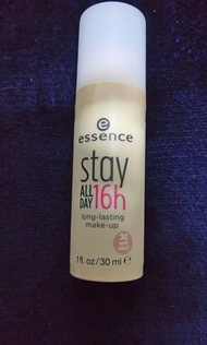 essence 16hr持久粉底液
