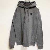 古著 UNDER ARMOUR 長袖貼花連帽衫、套頭衫，灰色，適合秋冬穿著