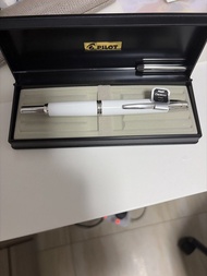 Pilot capless 18k fine nib (with box)