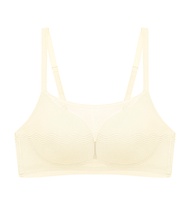 Triumph เสื้อชั้นในแบบมีโครง รุ่น Smooth Sensation MHP 01-R รหัส 10225958 สีครีม 1938