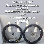 Ban Minion DHR 26x2.35 | Maxxis Ikon 26x2.20