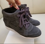 37 Agnes b Suede Sneakers 麖皮波鞋
