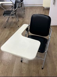 摺疊課桌椅 Folded Chairs