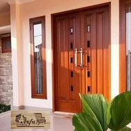 Pintu kupu tarung dan kusen kayu jati solid dan jendela