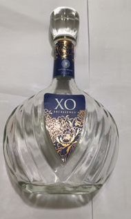 日本三得利 白蘭地 XO excellence 700 ml 吉樽冇盒