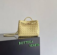 BV Bottega Veneta Andiamo 淺黃色編織手袋