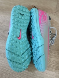 Nike 兒童足球鞋