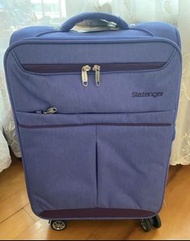 旅行必備   Slazenger 紫色  20”  20inch 超輕  移民 留學 旅行  TSA海關鎖   雙層防爆拉鏈   可擴展   360°靜音萬向輪   鋁鎂合金拉桿   手提行李  行李