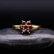 แหวนพลอยของแท้ พลอยโกเมน( Garnet) สีแดง ตัวเรือนเงินแท้ 92.5 % ชุบทอง ไซด์นิ้ว 55 หรือเบอร์ 7.5 US สินค้ามีใบรับประกัน