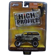 Jada High Profile Ford Excursion 026
